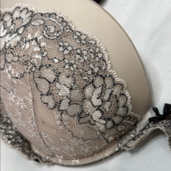 Victoria’s Secret, Dream Angels, Lace Underwire Bra - Cream & Black, 36DD - Picture 7 of 16